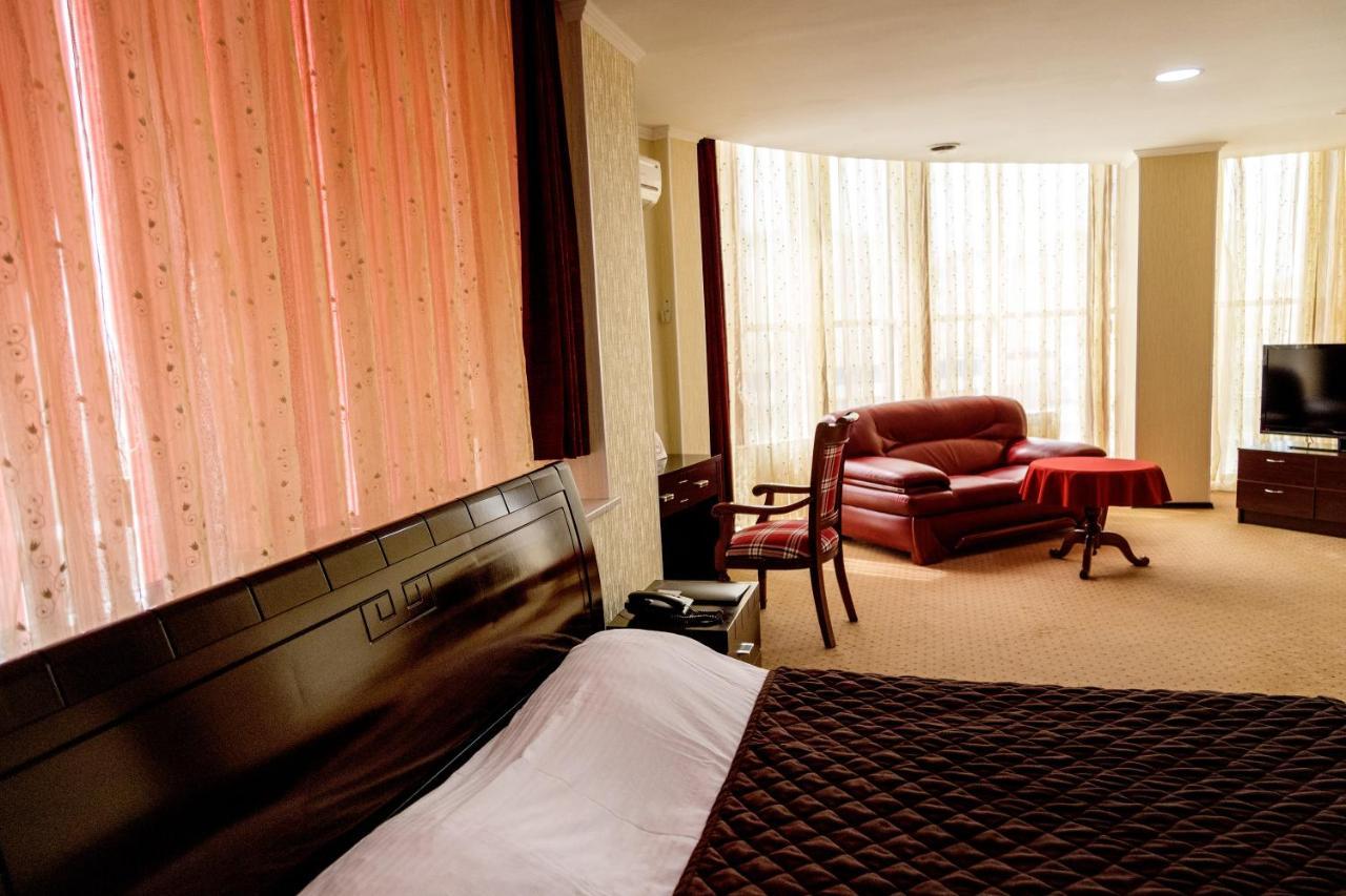 Golden Palace Aktau  Luaran gambar